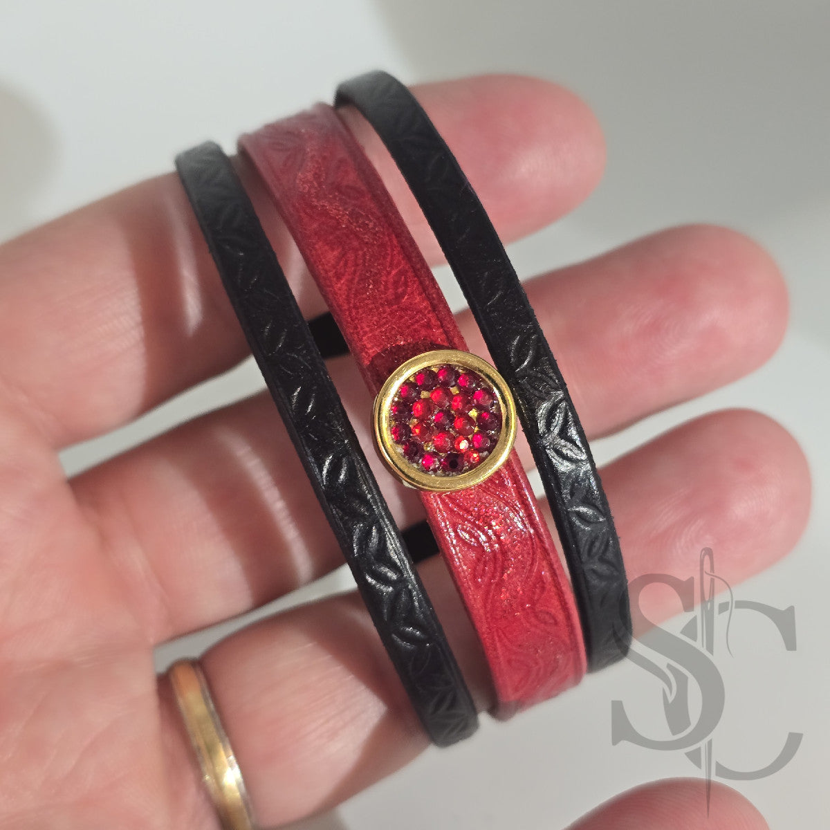 Bracelet 3 brins rouge et doré vagues