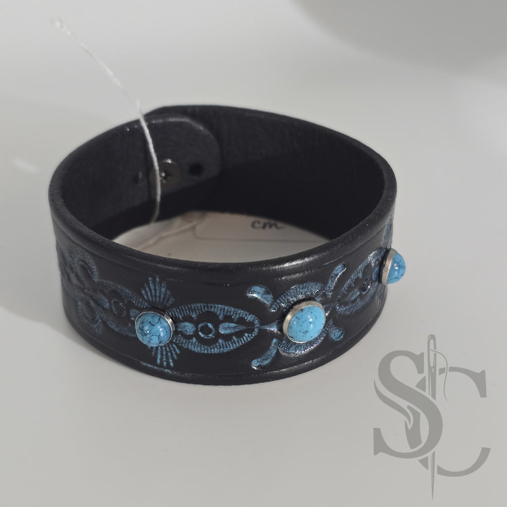 Bracelet avec pierres rivetées turquoises