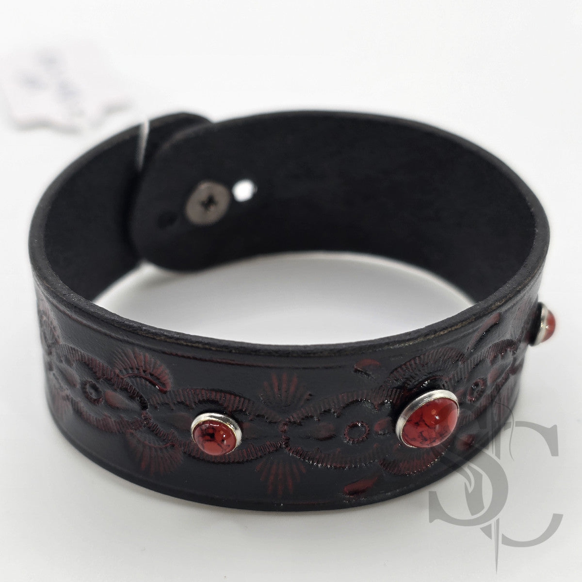 Bracelet avec pierres rivetées rouges