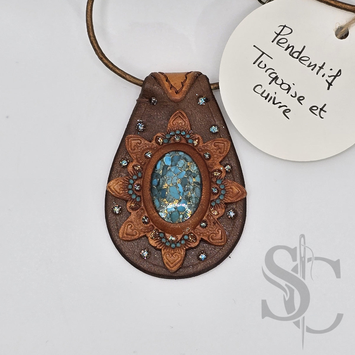 Pendentif goutte avec turquoise et cuivre
