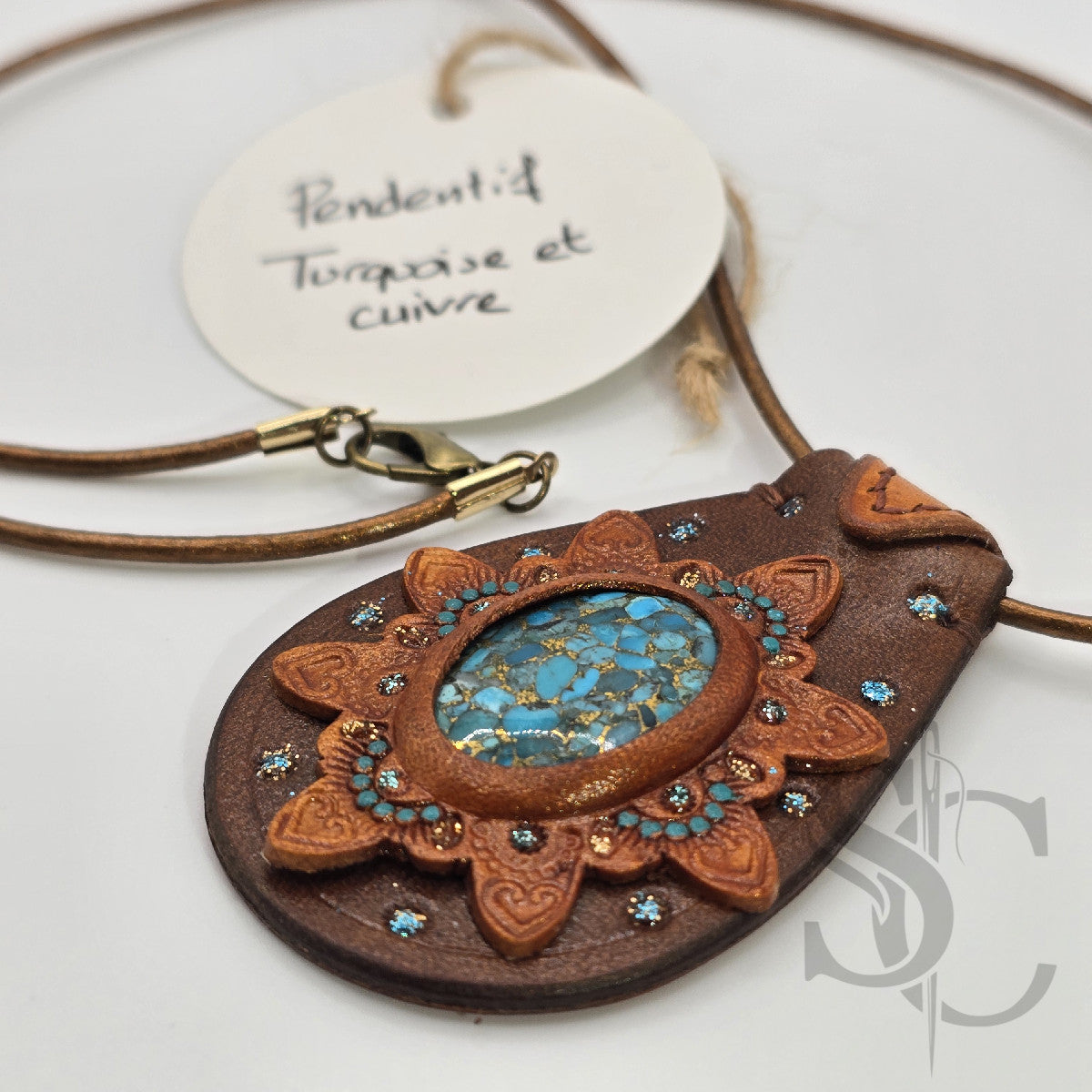 Pendentif goutte avec turquoise et cuivre