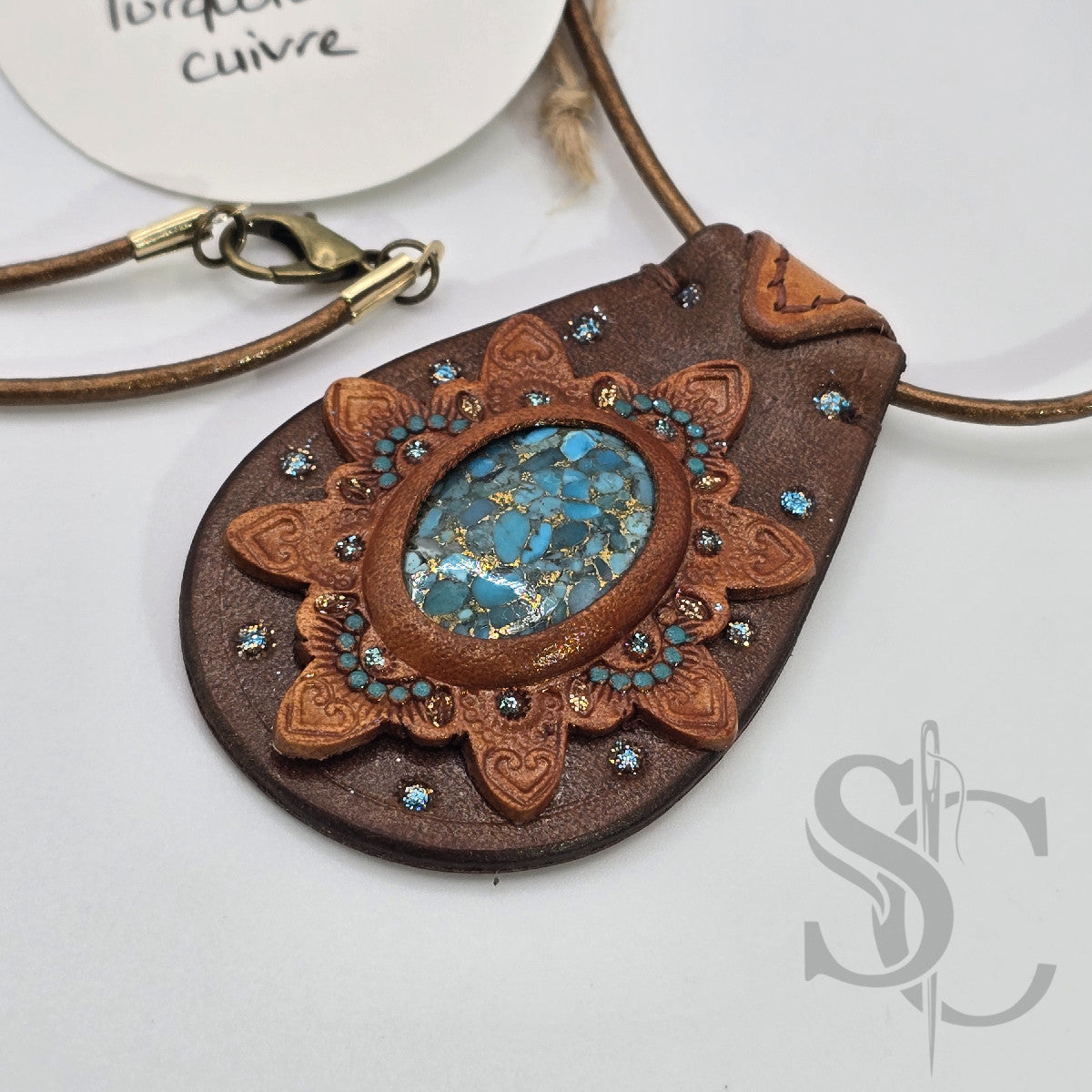 Pendentif goutte avec turquoise et cuivre