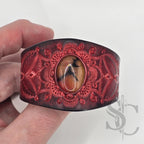 Bracelet en cuir avec agate veine de dragon rouge sur rouge