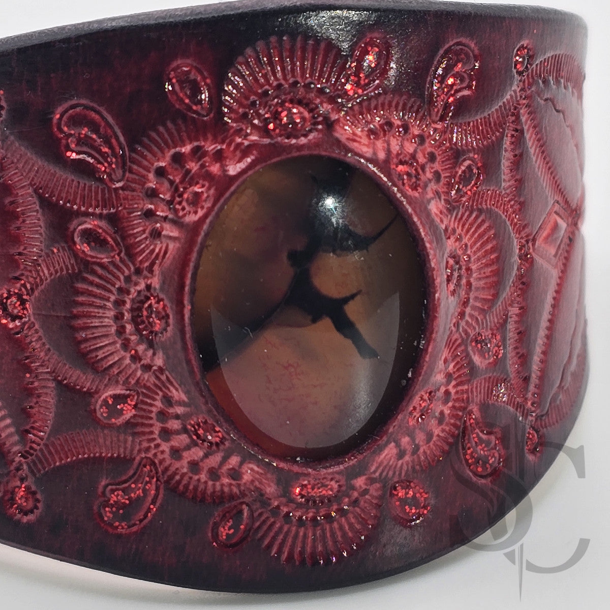 Bracelet en cuir avec agate veine de dragon rouge sur rouge