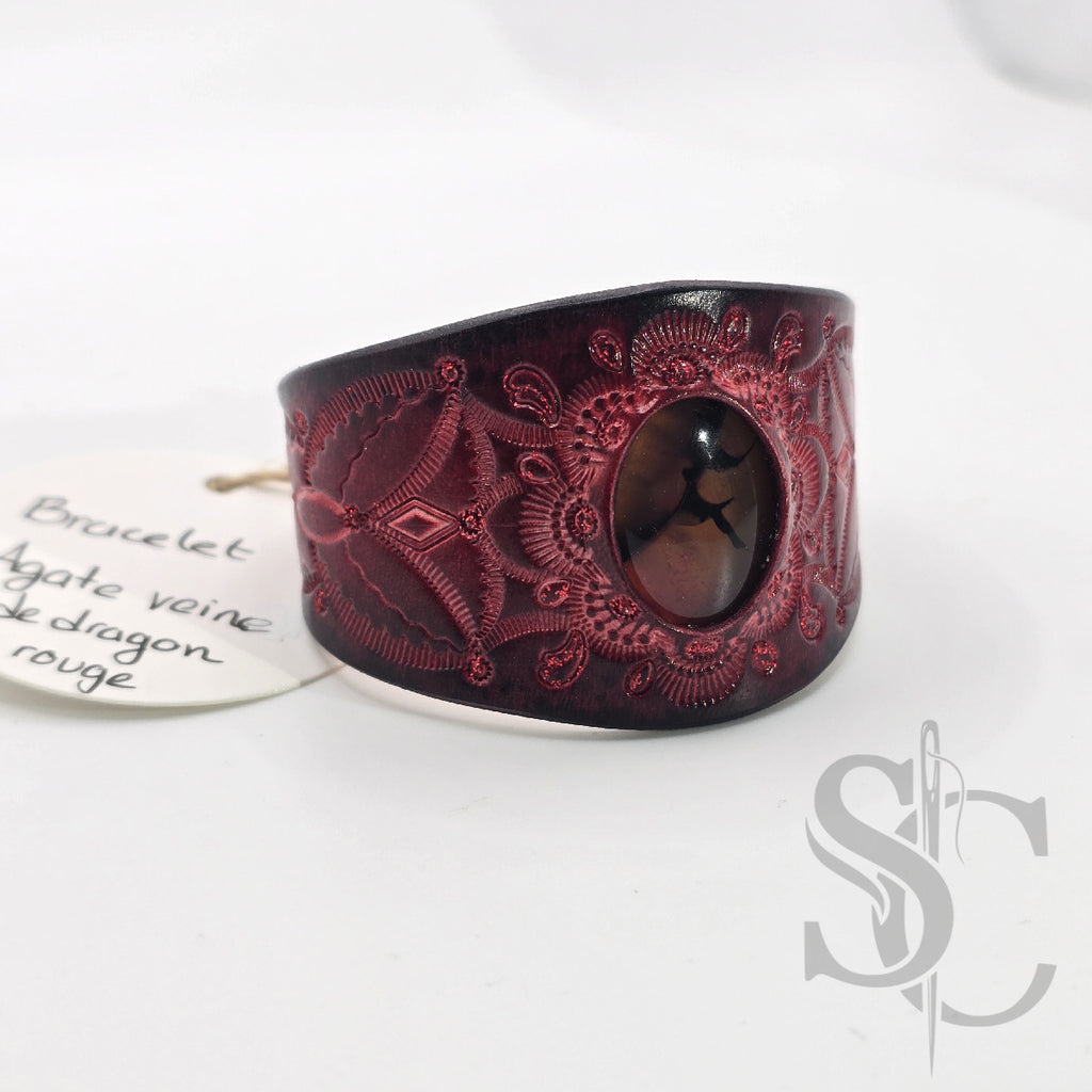 Bracelet en cuir avec agate veine de dragon rouge sur rouge