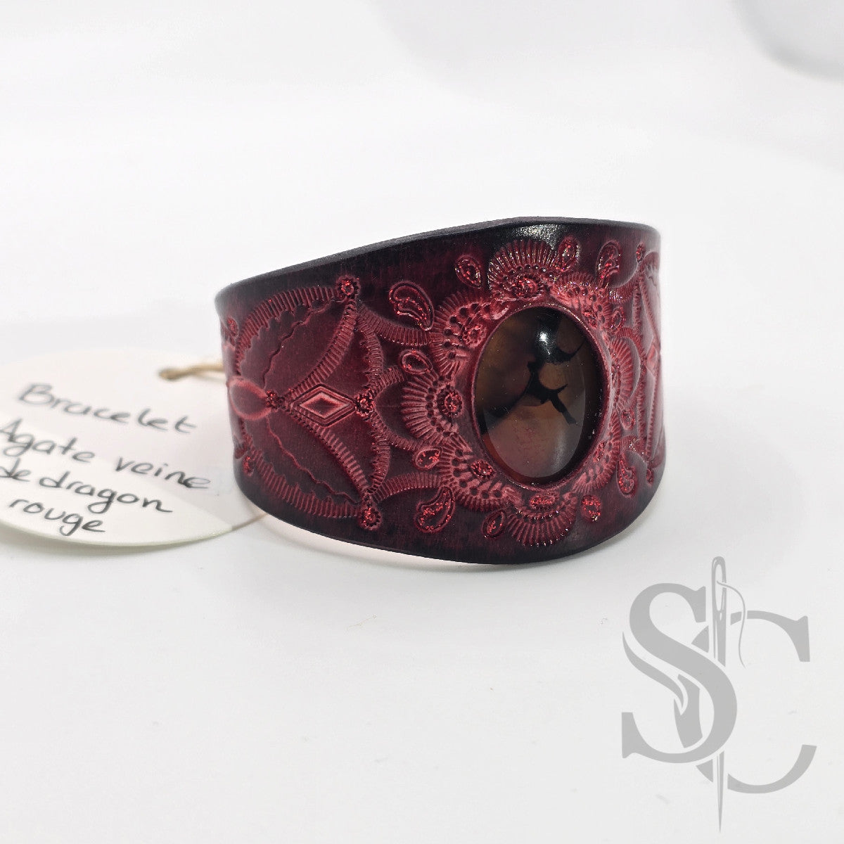 Bracelet en cuir avec agate veine de dragon rouge sur rouge