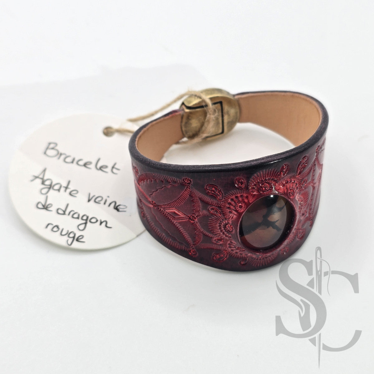 Bracelet en cuir avec agate veine de dragon rouge sur rouge