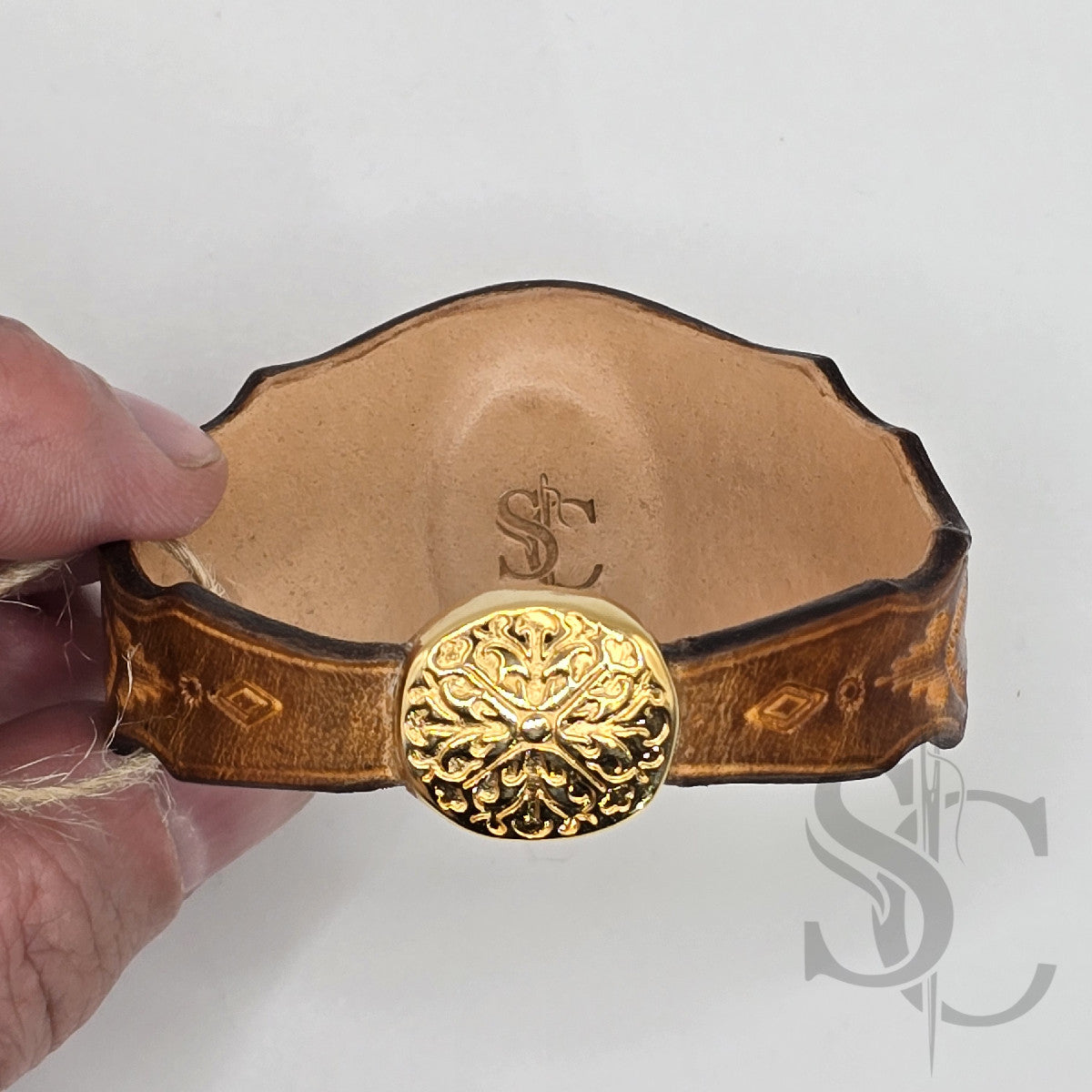 Bracelet en cuir avec agate veine de dragon rouge sur tan