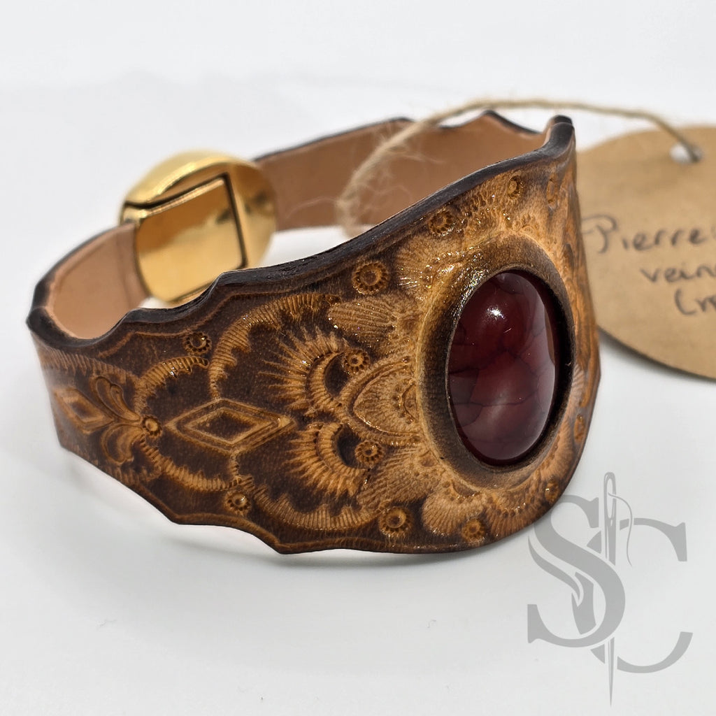 Bracelet en cuir avec agate veine de dragon rouge sur tan