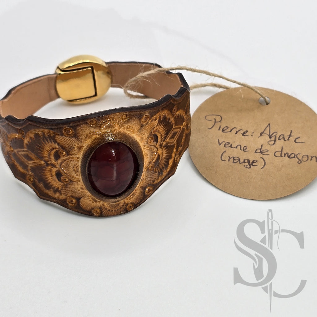 Bracelet en cuir avec agate veine de dragon rouge sur tan