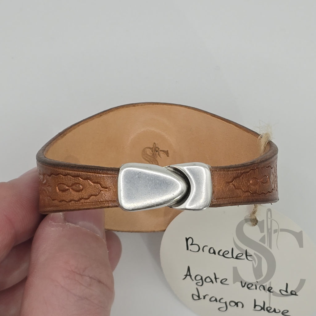 Bracelet en cuir avec agate veine de dragon bleue sur tan
