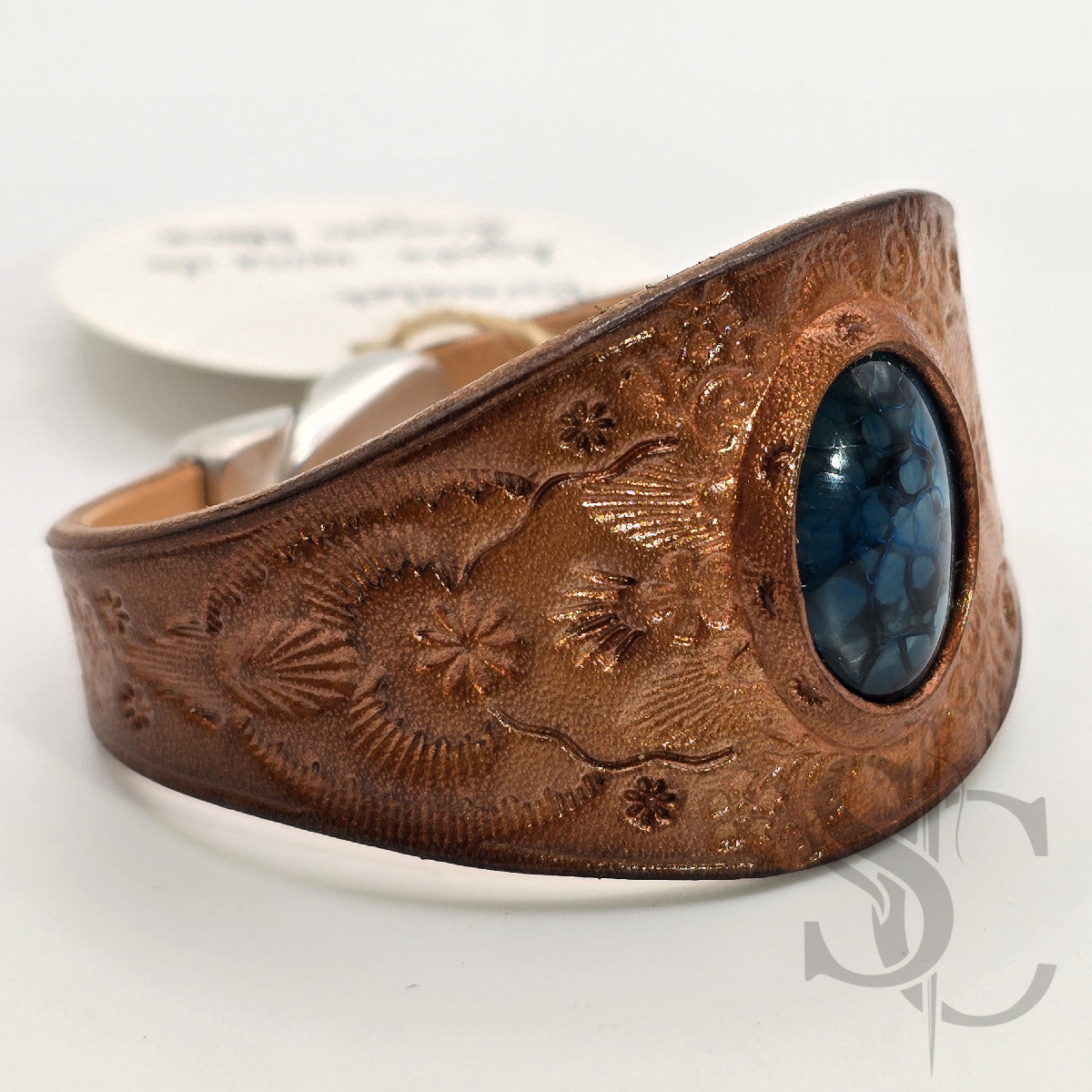 Bracelet en cuir avec agate veine de dragon bleue sur tan