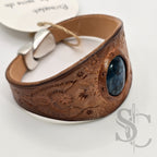 Bracelet en cuir avec agate veine de dragon bleue sur tan