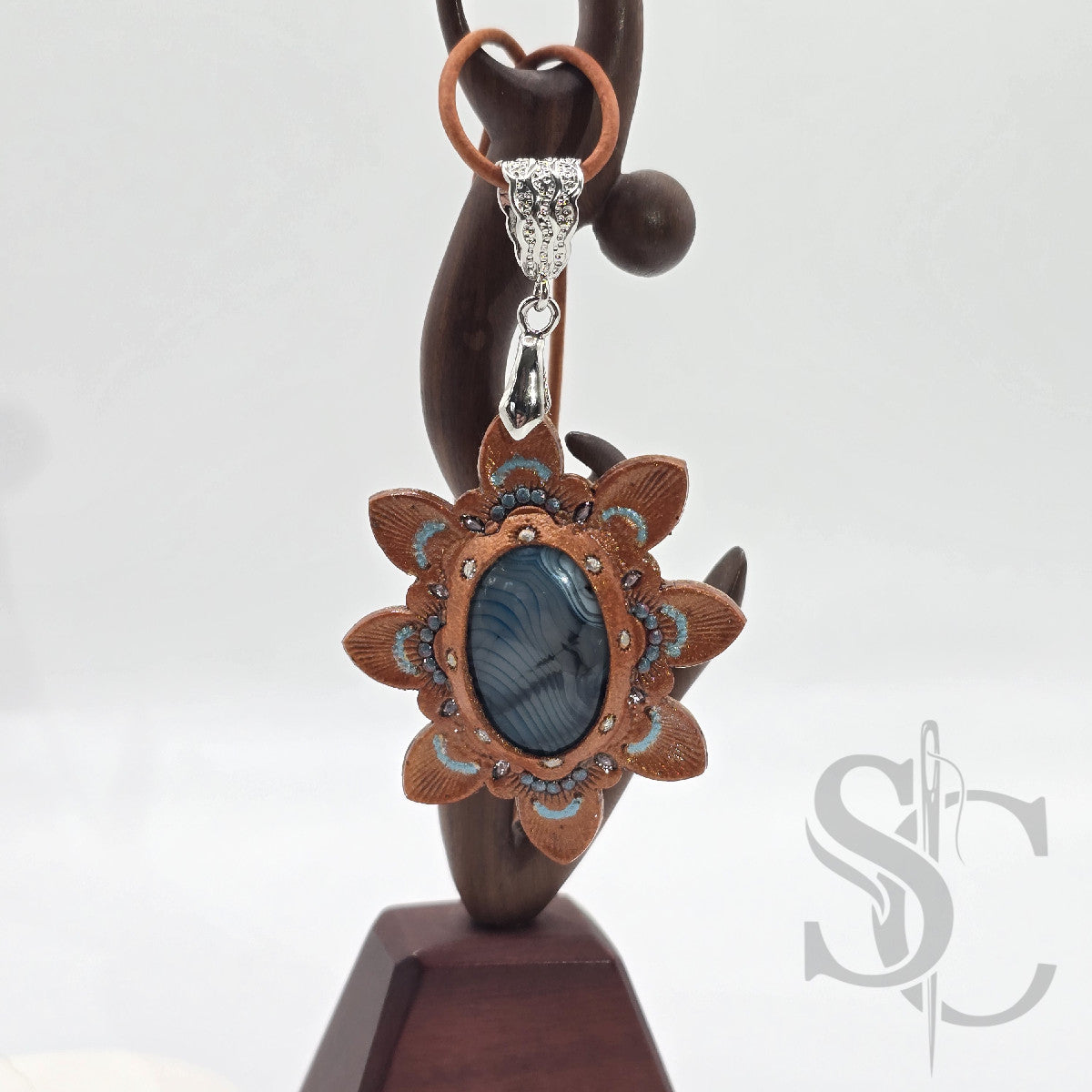 Pendentif étoile avec agate veine de dragon bleue