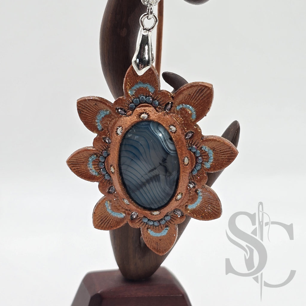 Pendentif étoile avec agate veine de dragon bleue