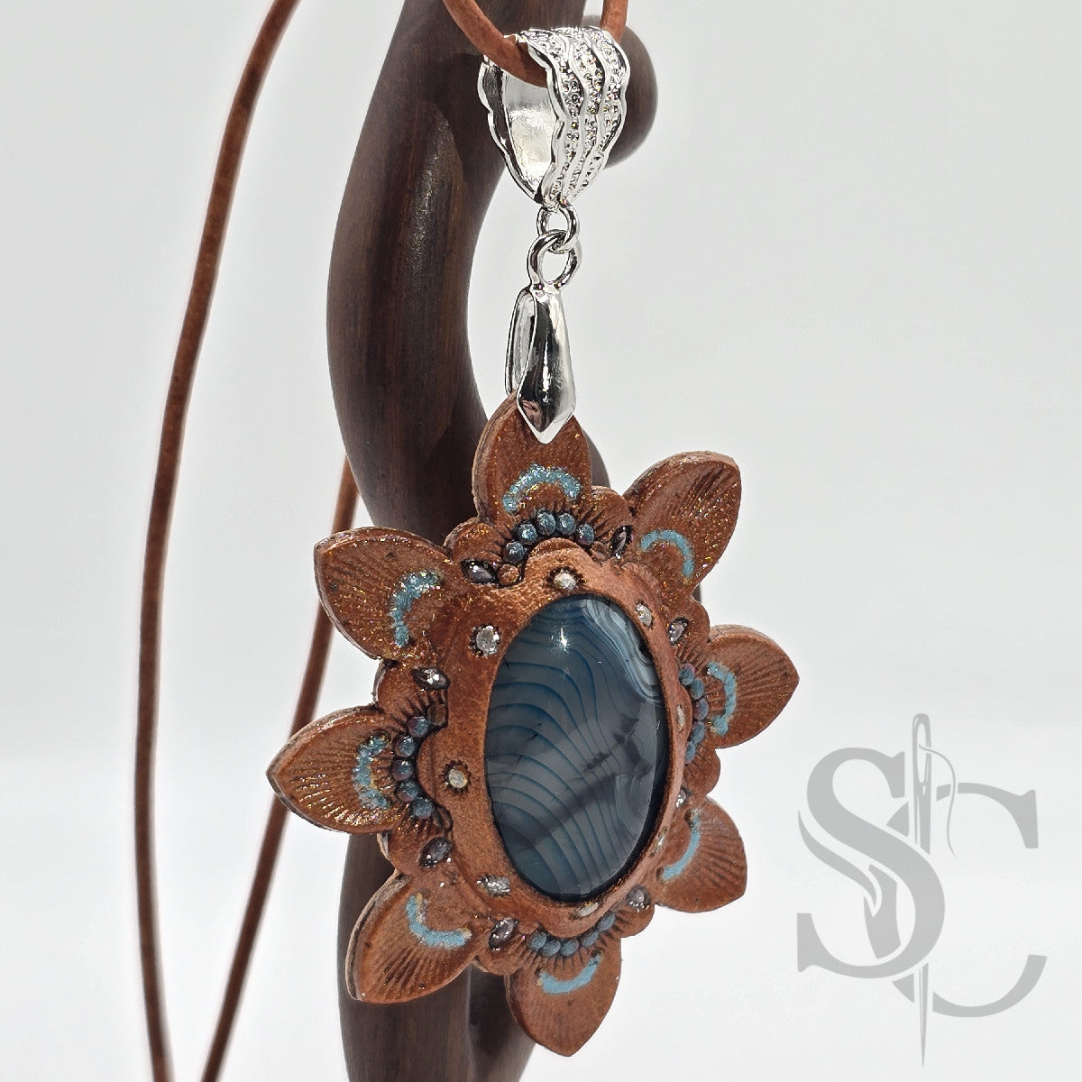 Pendentif étoile avec agate veine de dragon bleue