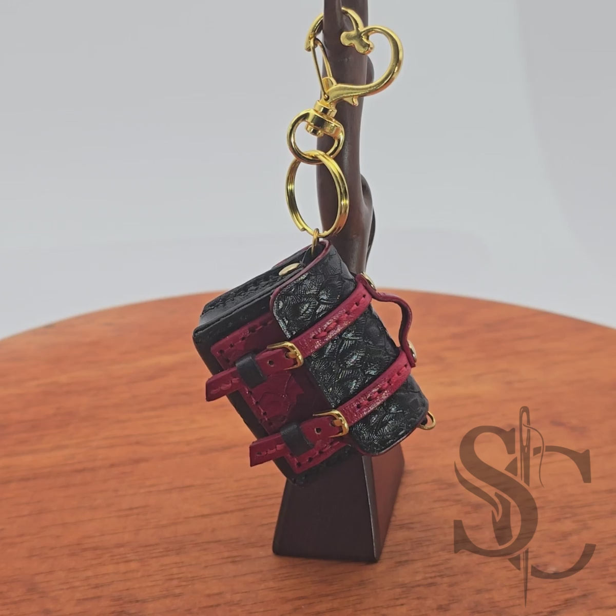 Porte-Clés Mini Cartable - Noir & Rouge Intense