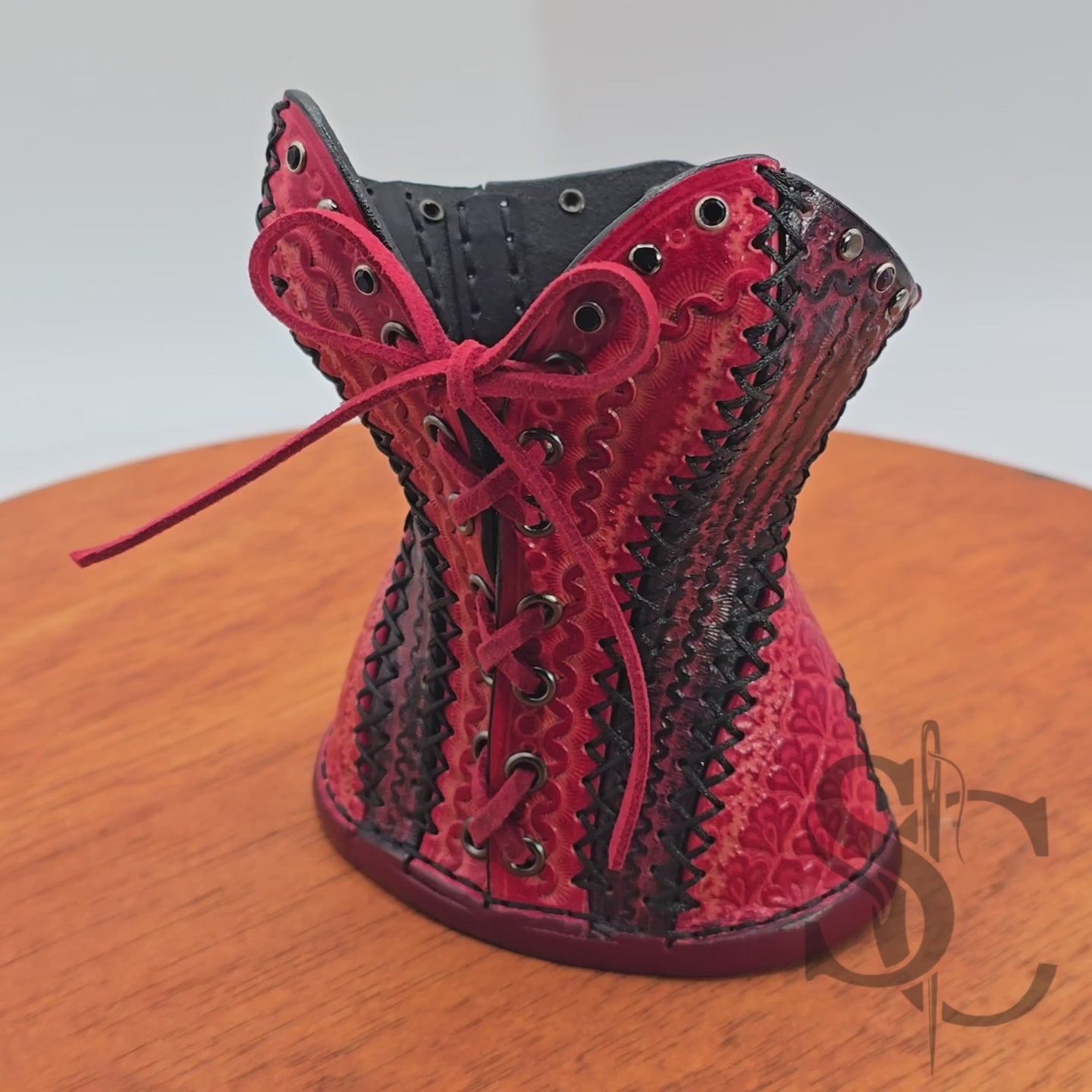 Porte-Crayons "Corset Baroque" - Rouge et noir