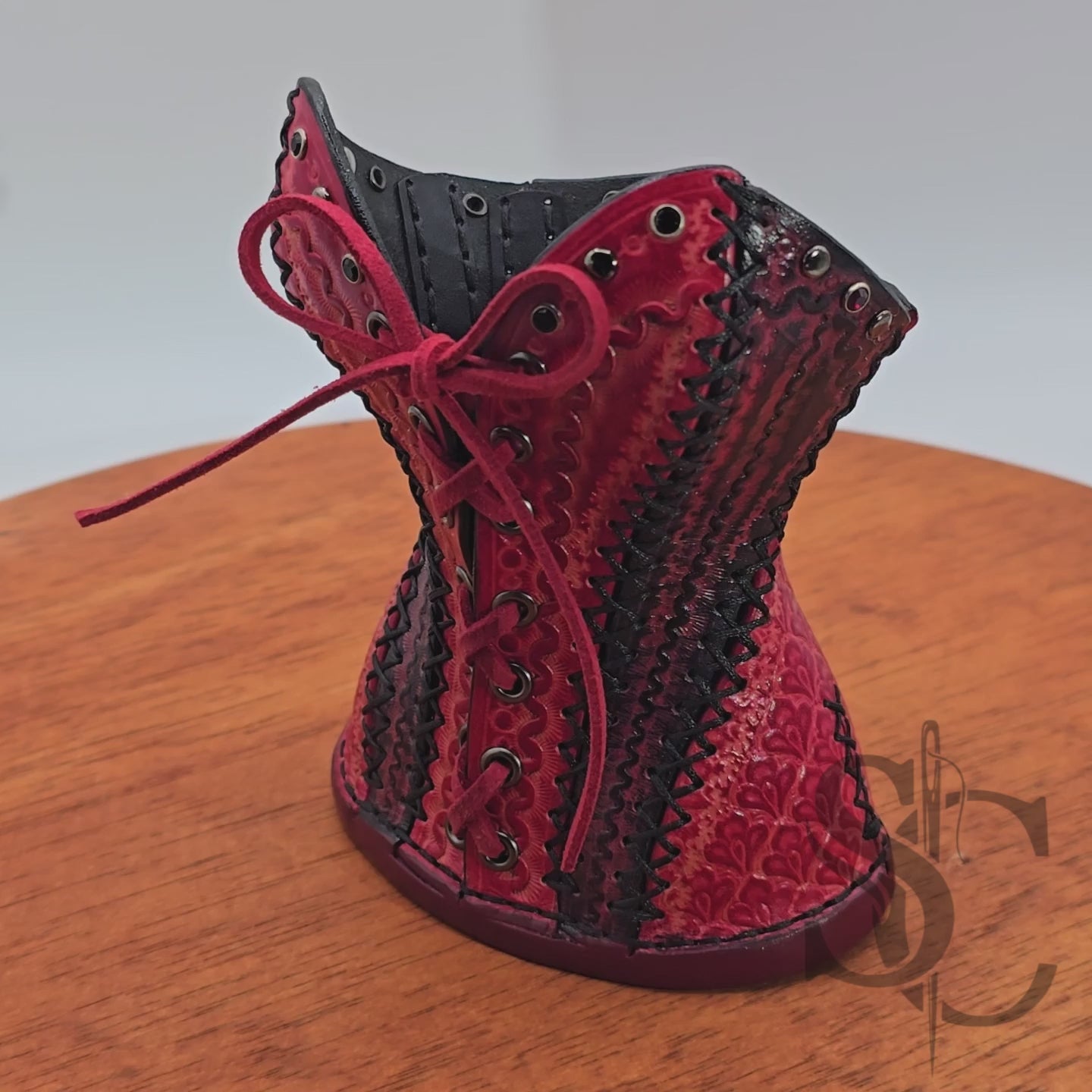 Porte-Crayons "Corset Baroque" - Rouge et noir
